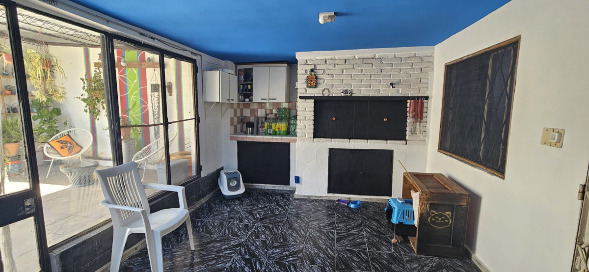 Casa ID.6057 - Venta Casa 2 Dormitorios Perez Castellanos Barbacoa y Cochera