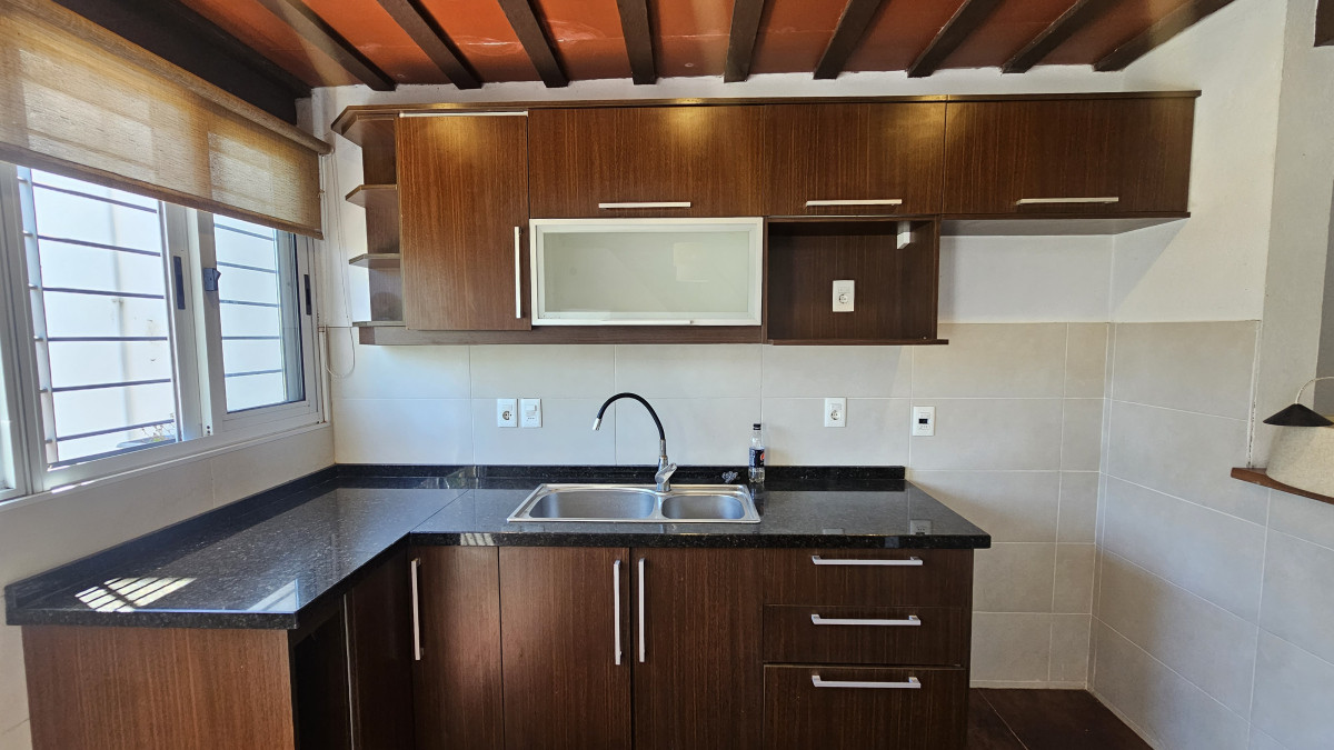 Casa ID.3323 - Venta Casa Sayago sobre Millán 2 Dormitorios Patio y Cochera 