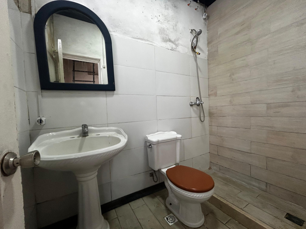 Casa ID.4235 - Venta Casa 5 Dormitorios La Comercial Inversion