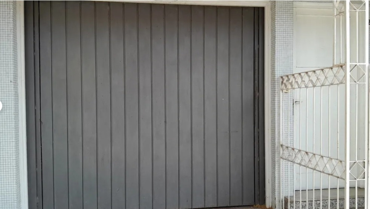 Casa ID.5639 - Venta Casa 2 Dormitorios La Comercial con terraza y garaje