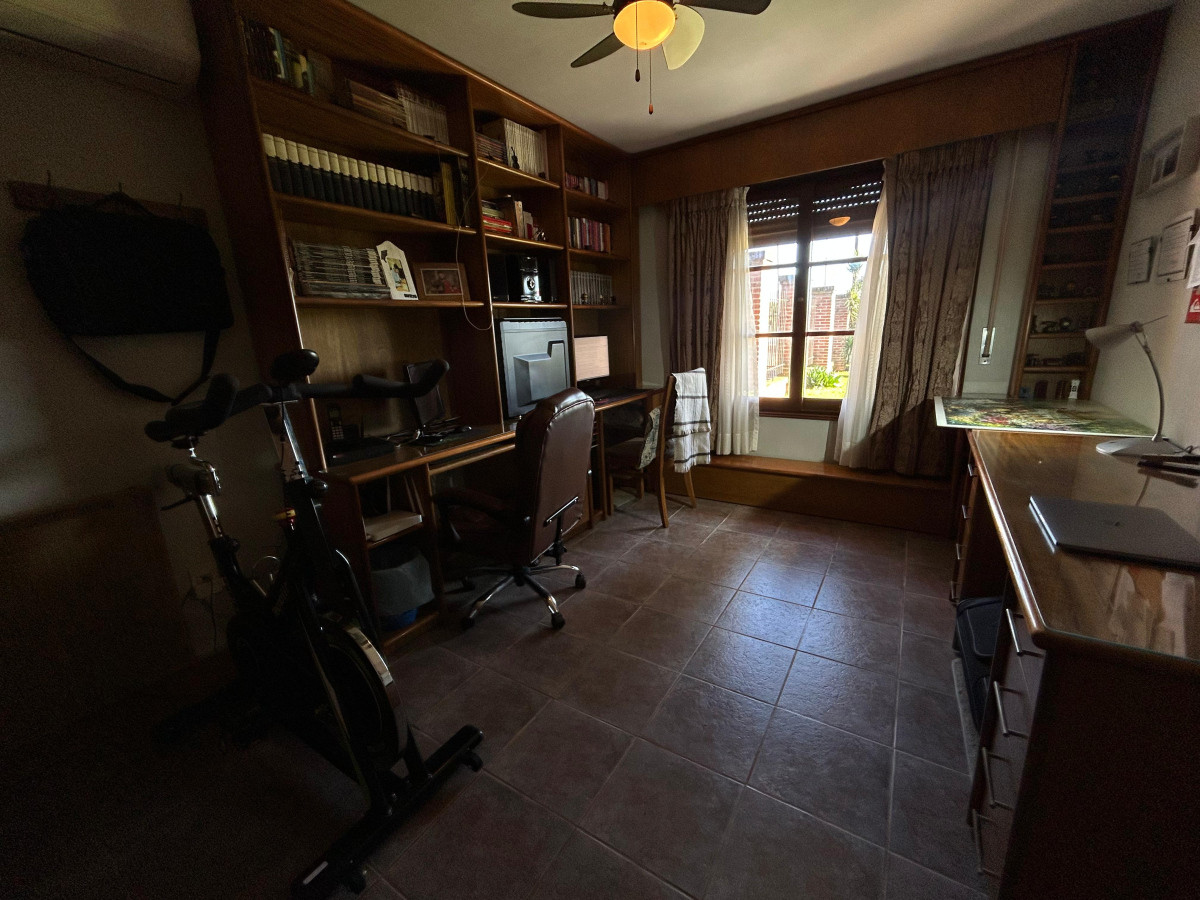 Casa ID.4896 - Venta Gran Casa 4 Dormitorios con Galpón y Piscina Colón