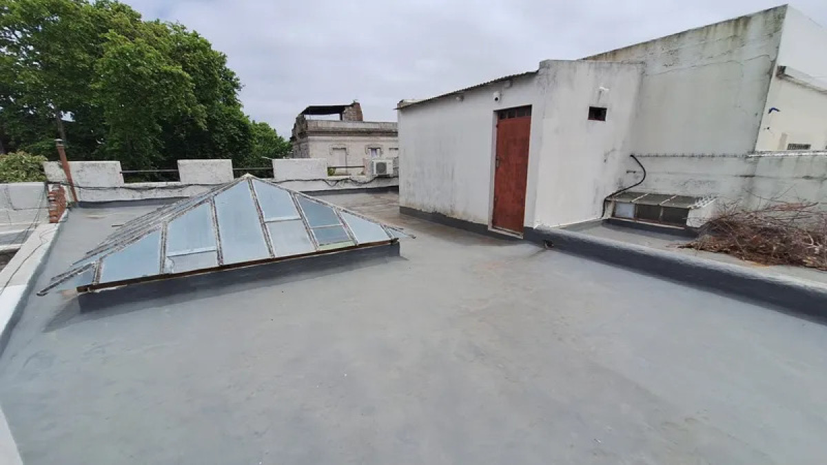 Casa ID.5676 - Venta Casa 3 Dormitorios La Comercial con patio y cochera