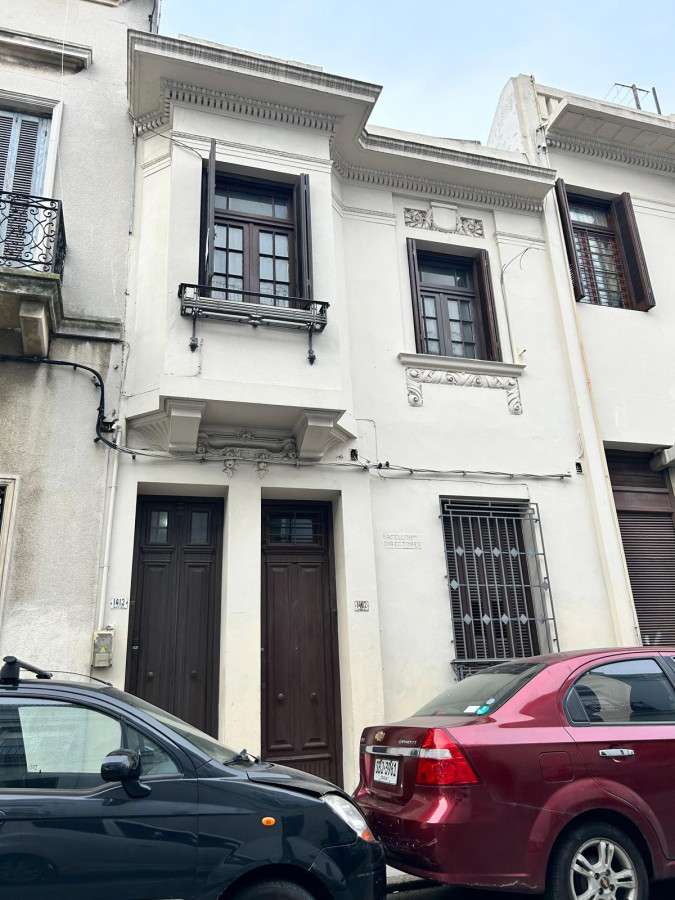 Casa ID.3381 - Venta Casa 2 Dormitorios Ciudad Vieja con Patio y Parrillero