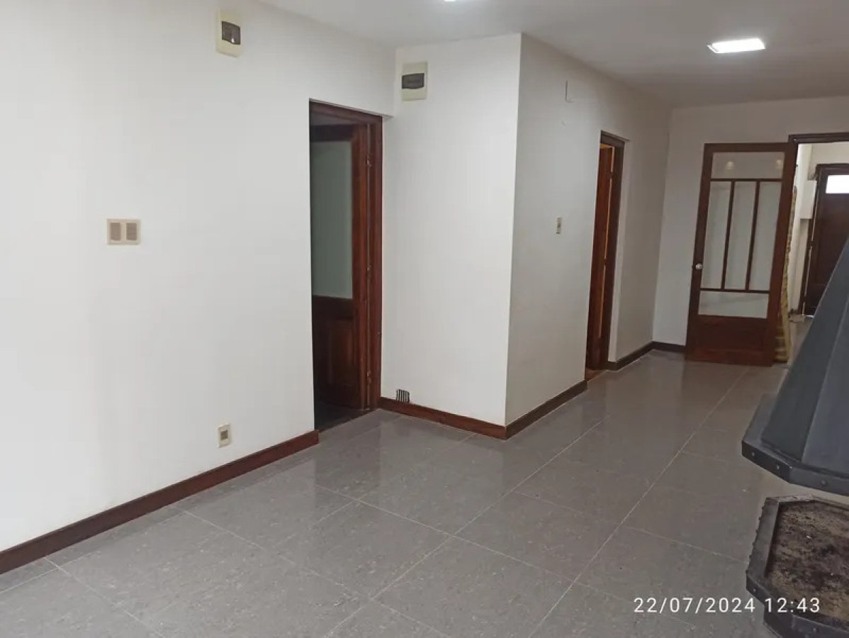 Casa ID.6696 - Alquiler Casa 3 Dormitorios Mercado Modelo con patio