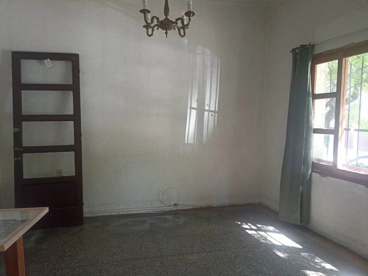 Casa ID.5668 - Venta Casa 2 Dormitorios Pocitos con patio 