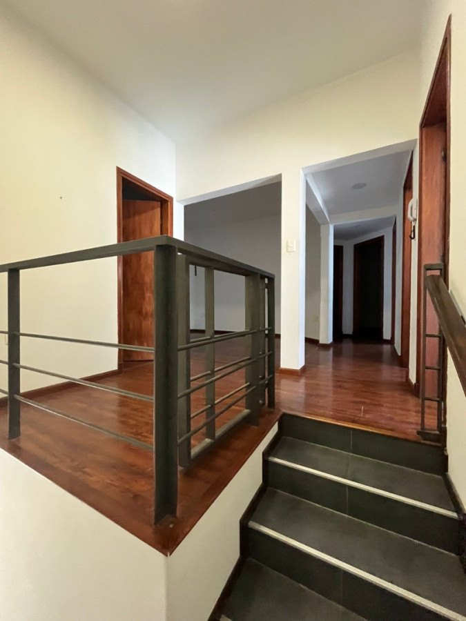 Casa ID.6063 - Alquiler Casa PH 4 Dormitorio Buceo con parrillero