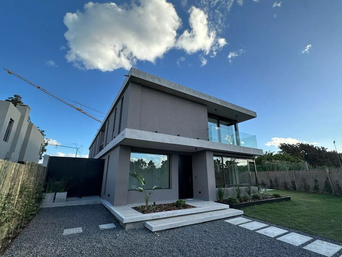 Casa ID.4595 - Alquiler Casa a Estrenar Barrio Privado Parques II con Piscina