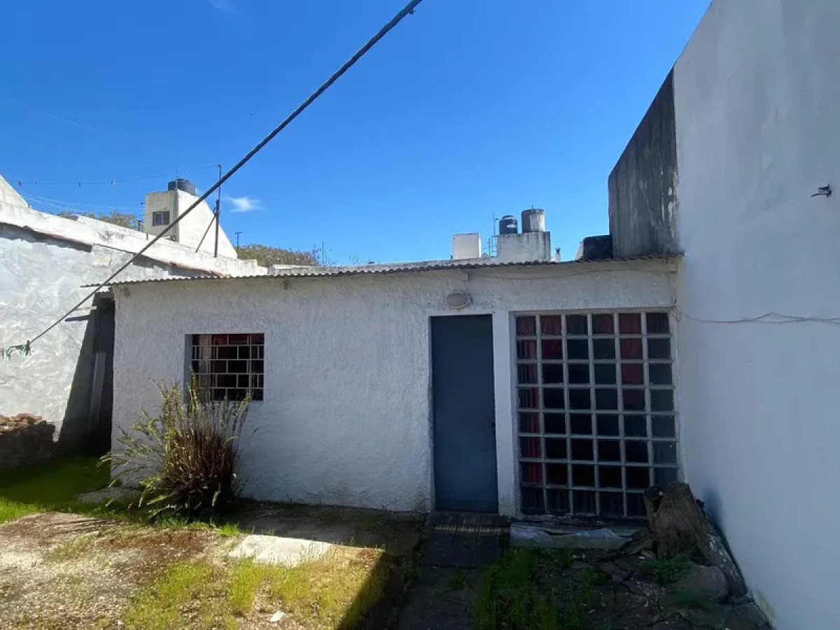 Casa ID.6268 - Venta Casa 3 Dormitorios Brazo Oriental con patio y cochera