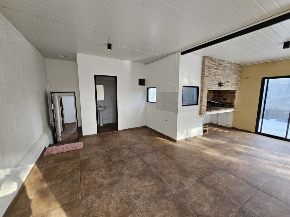 Casa ID.6540 - Venta Casa 3 o 4 Dormitorios Barbacoa y Garaje La Blanqueada