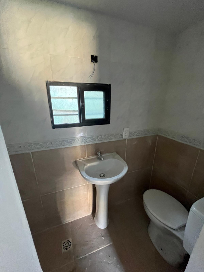 Casa ID.4647 - Alquiler Casa 1 Dormitorio Malvin Norte con Jardin y Cochera