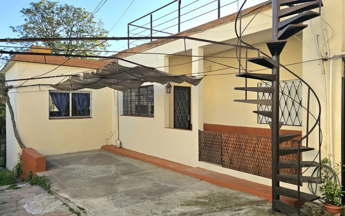 Casa ID.5401 - Alquiler Casa en PH 2 Dormitorios Sayago con Cochera