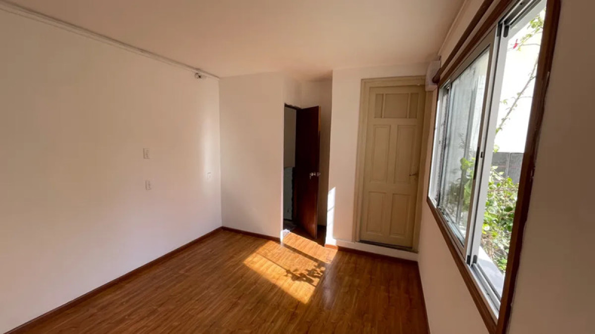 Casa ID.5545 - Venta Casa Reformada 4 Dormitorios Pocitos con Patio y Garaje