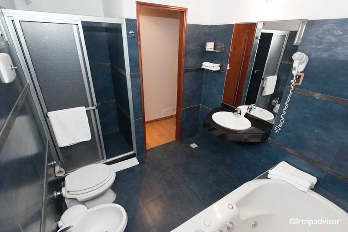 Casa ID.4852 - Venta Hotel Iberia Centro Montevideo Inversión