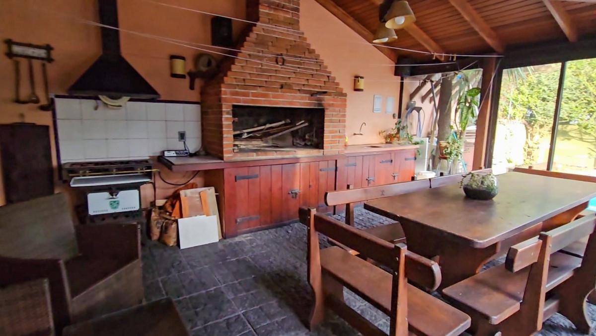 Casa ID.2599 - Venta Casa 4 Dormitorios Patio y Piscina Parque Batlle