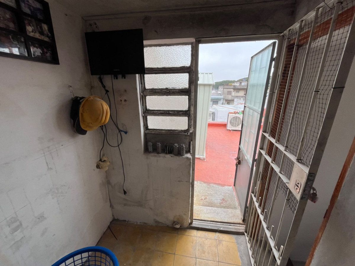 Casa ID.6657 - Venta Casa 4 Dormitorios La Blanqueada con patio y cochera