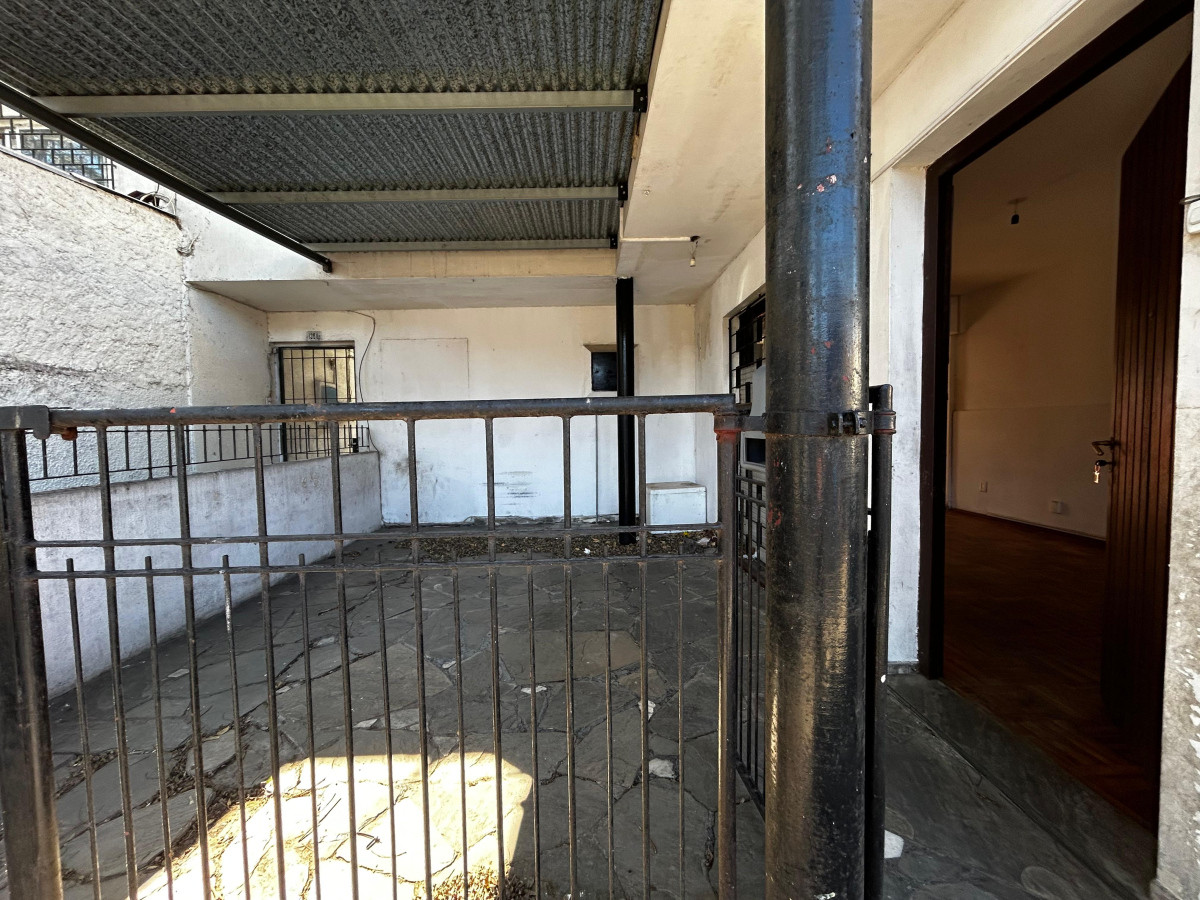 Casa ID.5254 - Venta Casa a Reciclar 3 Dormitorios Pocitos con Cochera