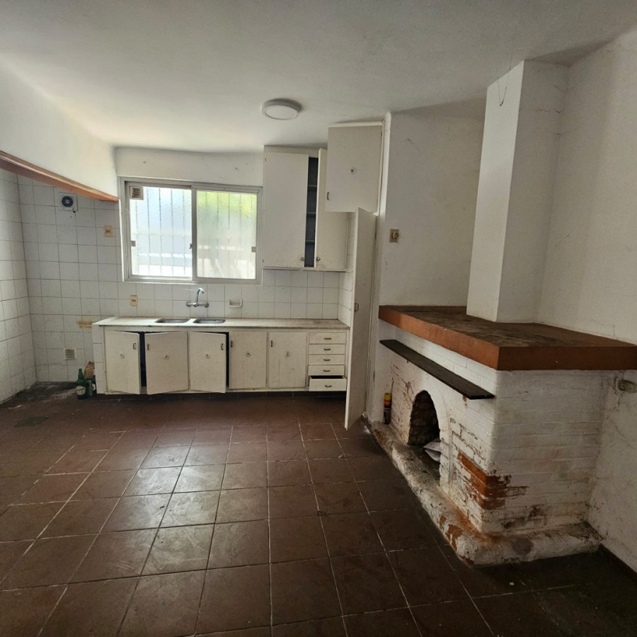 Casa ID.6139 - Venta Casa con Fabrica y Apartamento Bella Vista Inversion