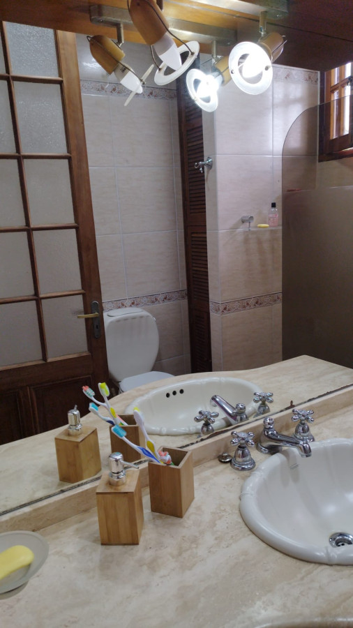 Casa ID.3174 - Venta Casa 5 Dormitorios Sayago con Barbacoa y Galpón