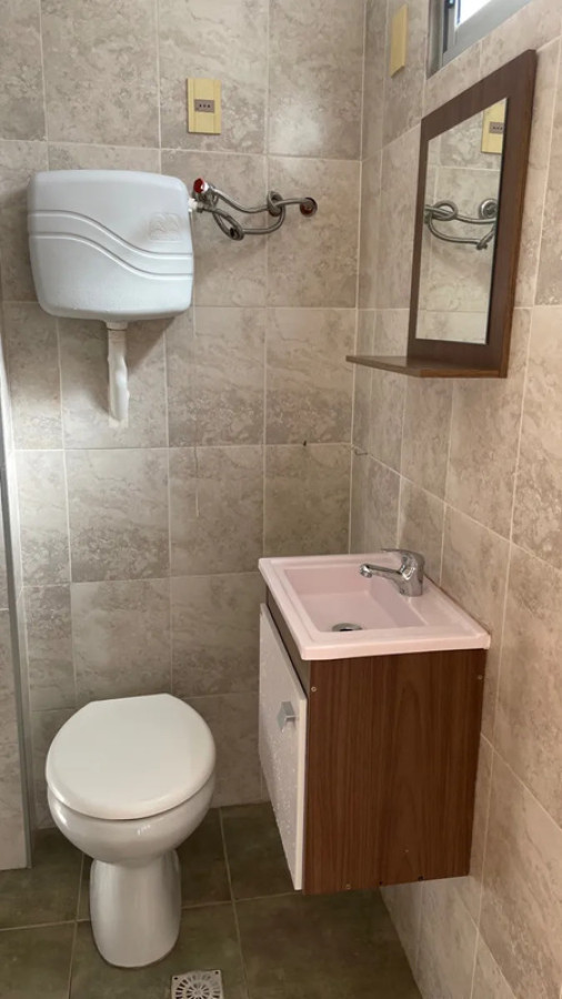 Casa ID.5545 - Venta Casa Reformada 4 Dormitorios Pocitos con Patio y Garaje