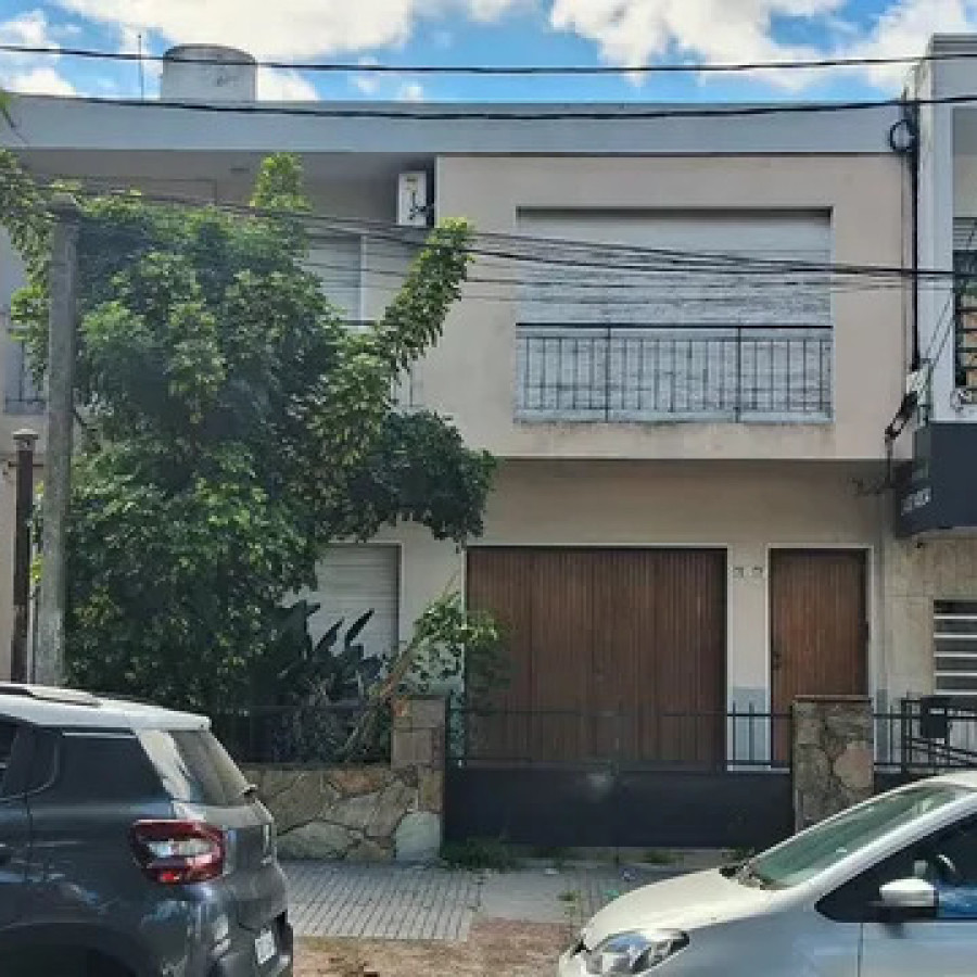 Casa ID.6452 - Alquiler o Venta Casa 4 Dormitorios Buceo Parrillero y Cochera