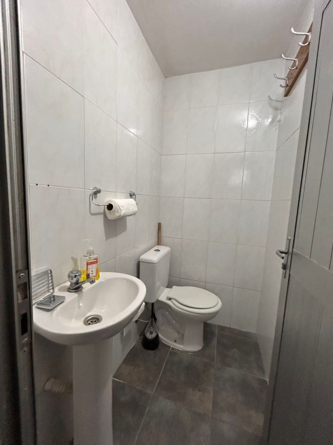 Casa ID.4896 - Venta Gran Casa 4 Dormitorios con Galpón y Piscina Colón