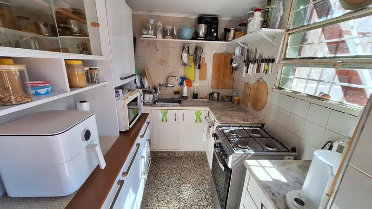 Casa ID.5676 - Venta Casa 3 Dormitorios La Comercial con patio y cochera