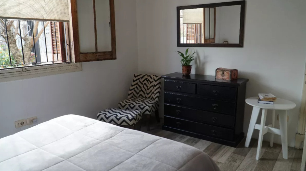 Casa ID.3479 - Venta Casa 2 Dormitorios La Blanqueada con Patio y Garaje