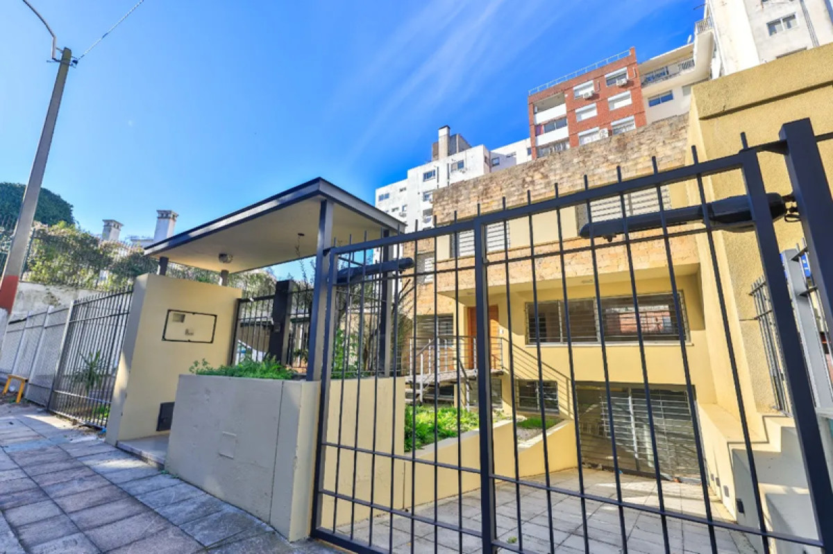 Casa ID.4673 - Venta Excelente Casa 4 Dormitorios Pocitos Garaje y Jardin