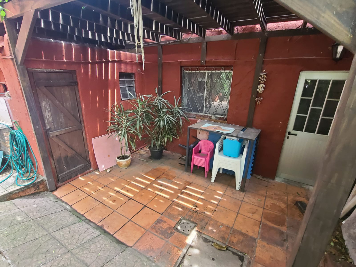 Casa ID.5004 - Venta Casa 5 Dormitorios La Blanqueada con Garaje y Patio
