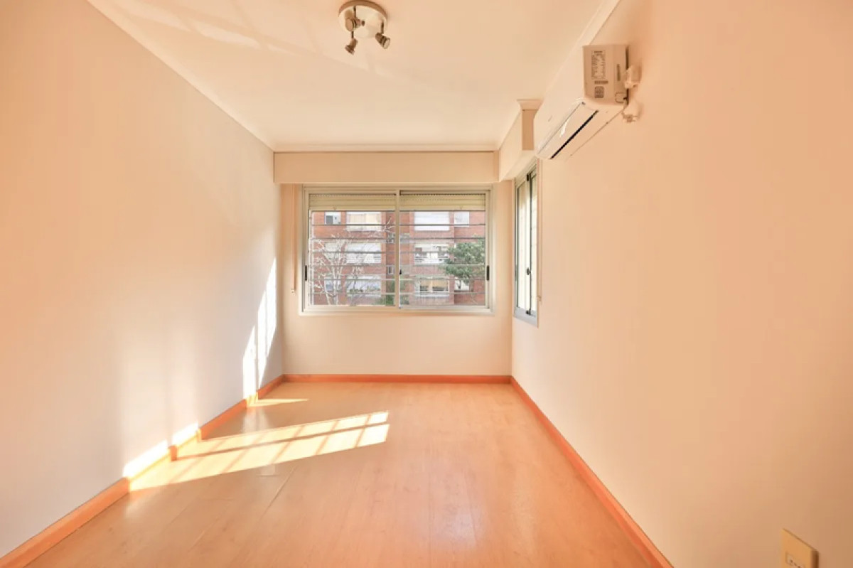 Casa ID.4673 - Venta Excelente Casa 4 Dormitorios Pocitos Garaje y Jardin