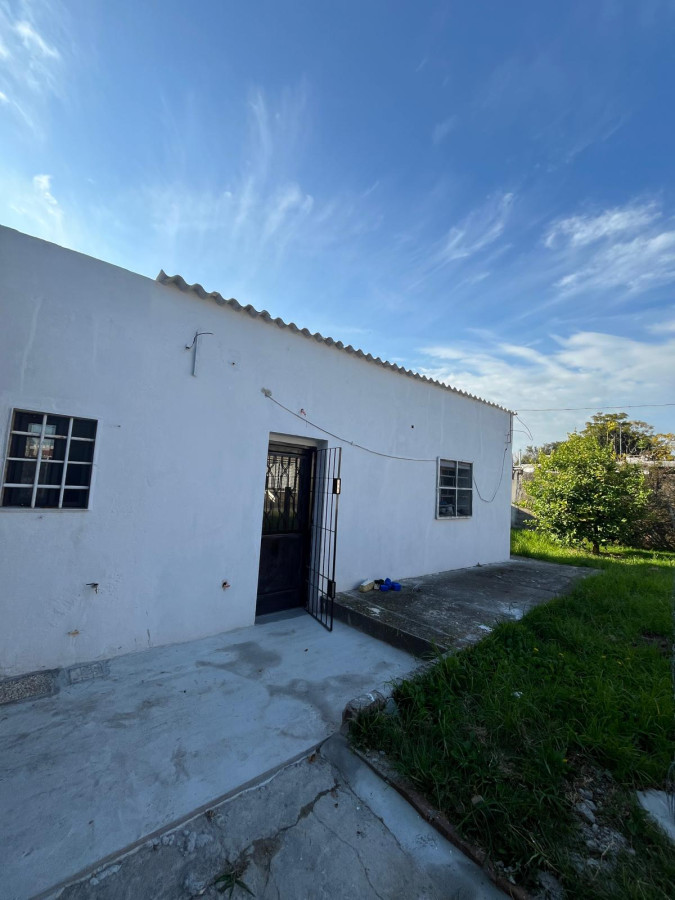 Casa ID.4647 - Alquiler Casa 1 Dormitorio Malvin Norte con Jardin y Cochera