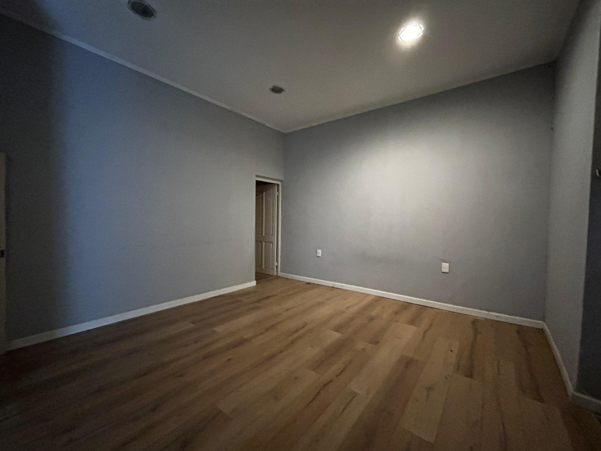 Casa ID.4235 - Venta Casa 5 Dormitorios La Comercial Inversion