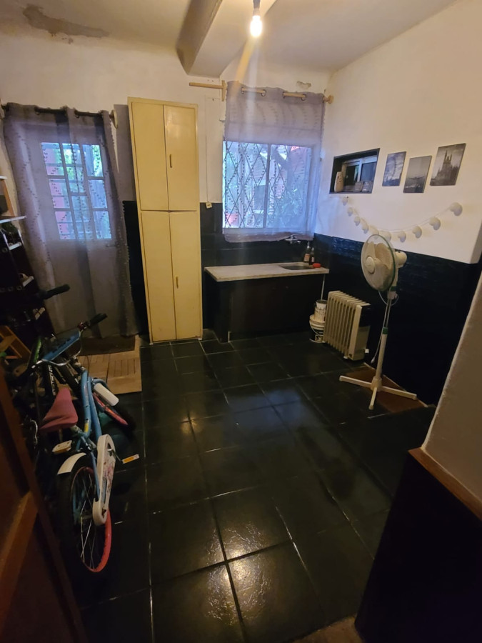 Casa ID.5004 - Venta Casa 5 Dormitorios La Blanqueada con Garaje y Patio