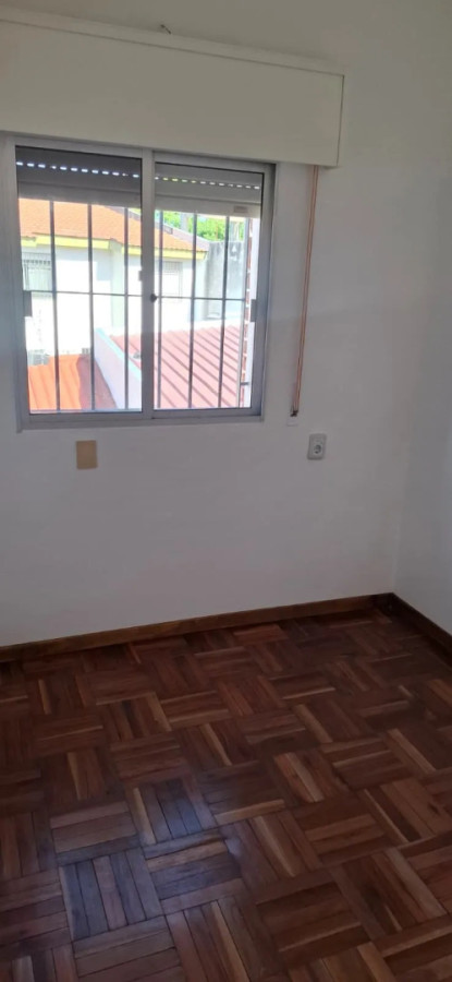 Casa ID.5637 - Alquiler Casa 2 Dormitorios Malvin con jardin y patio 