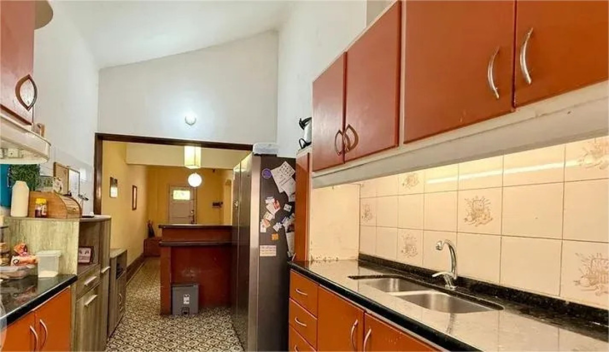 Casa ID.5891 - Venta Casa 3 Dormitorios La Blanqueada con patio y cochera 