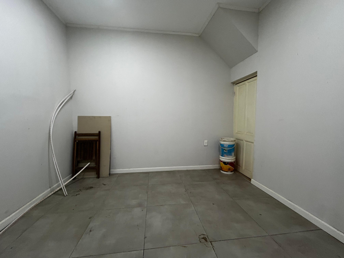 Casa ID.4235 - Venta Casa 5 Dormitorios La Comercial Inversion