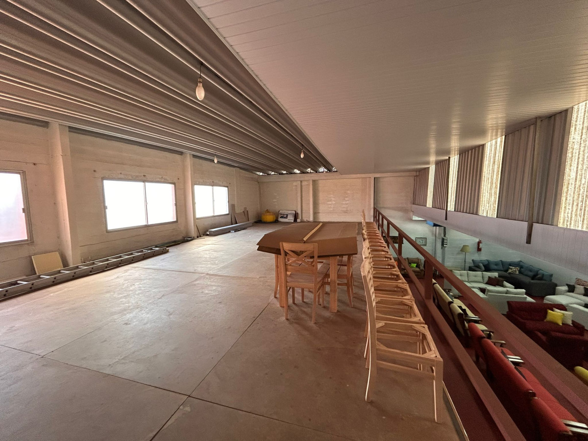 Casa ID.4896 - Venta Gran Casa 4 Dormitorios con Galpón y Piscina Colón