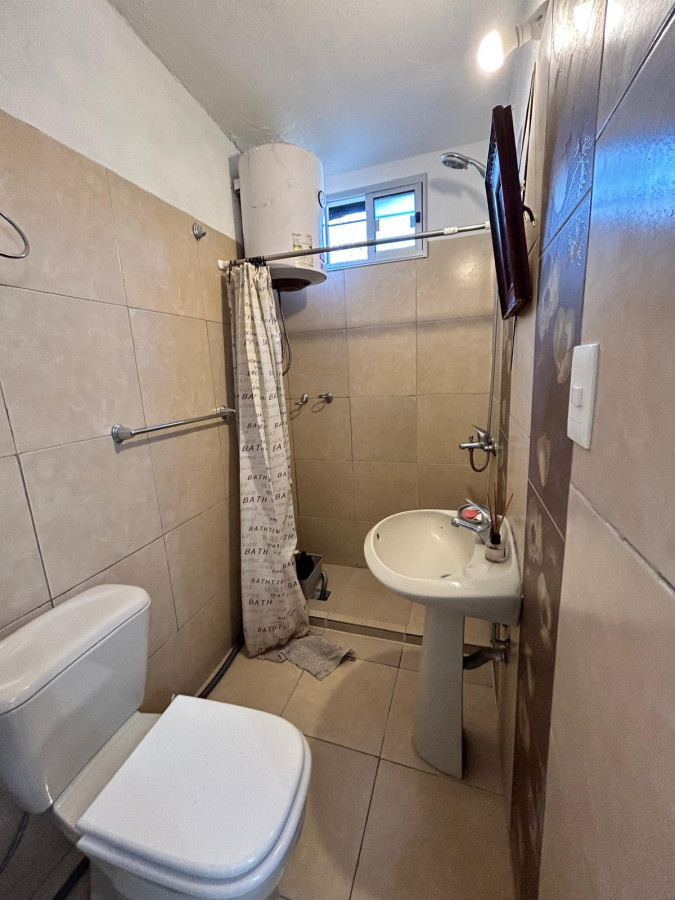 Casa ID.3528 - Venta Casa con Renta Inversión 6 Dormitorios Goes con Patio