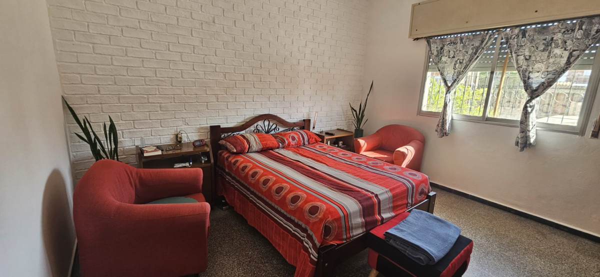 Casa ID.6057 - Venta Casa 2 Dormitorios Perez Castellanos Barbacoa y Cochera