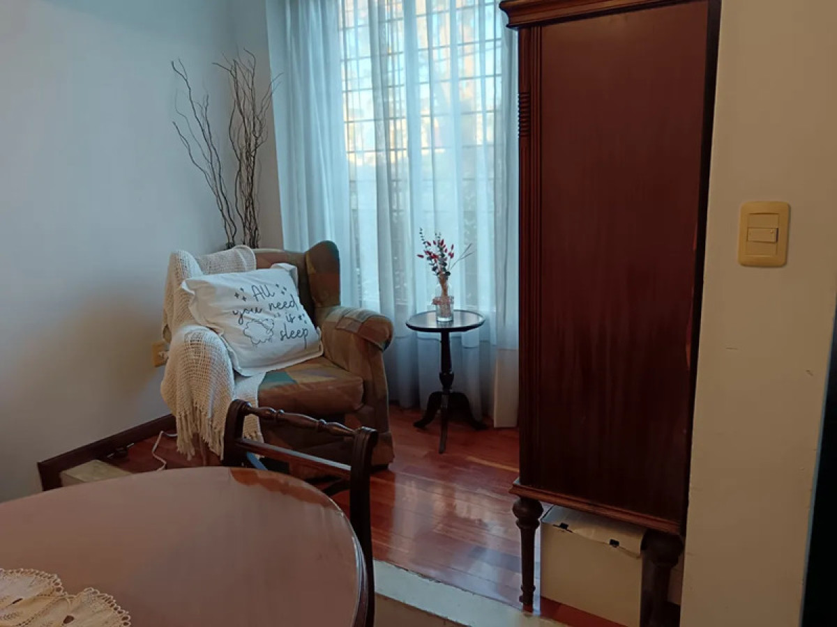 Casa ID.5763 - Venta Gran Casa Padron Unico 5 Dormitorios Cochera y Terraza