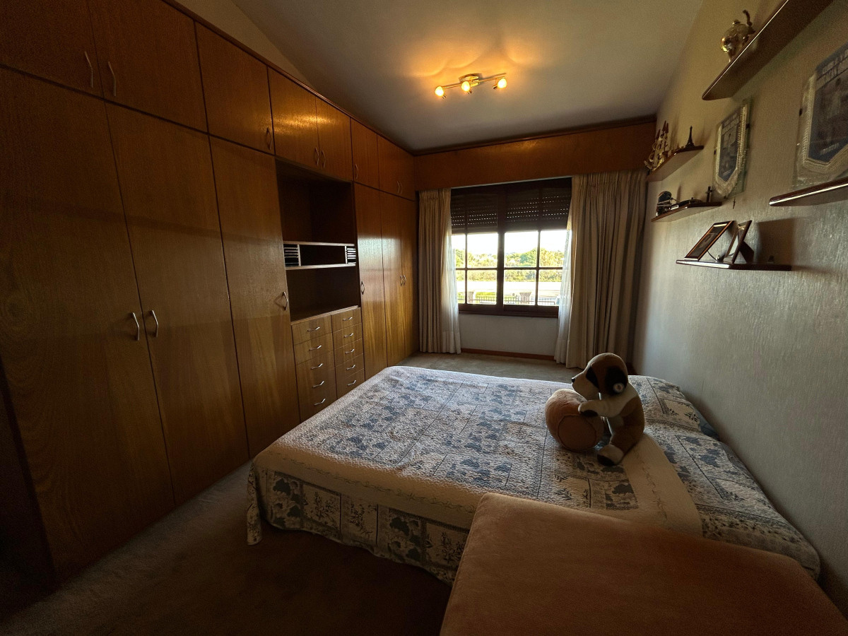 Casa ID.4896 - Venta Gran Casa 4 Dormitorios con Galpón y Piscina Colón