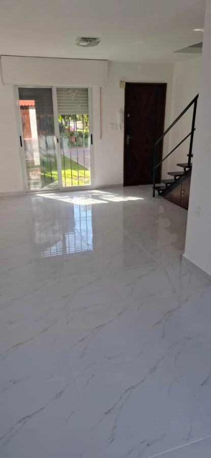 Casa ID.5637 - Alquiler Casa 2 Dormitorios Malvin con jardin y patio 