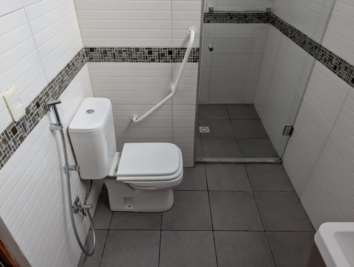 Casa ID.5946 - Alquiler o Venta Casa ideal Empresa La Blanqueada 160m2