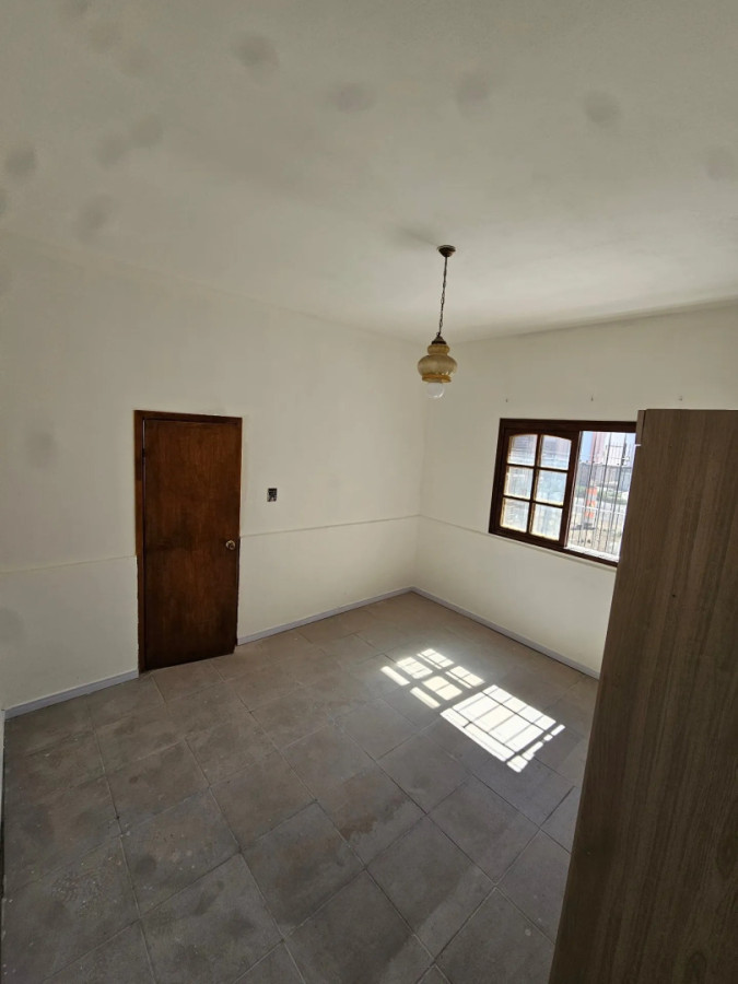 Casa ID.5631 - Alquiler Casa 2 Dormitorios Buceo con patio y cochera