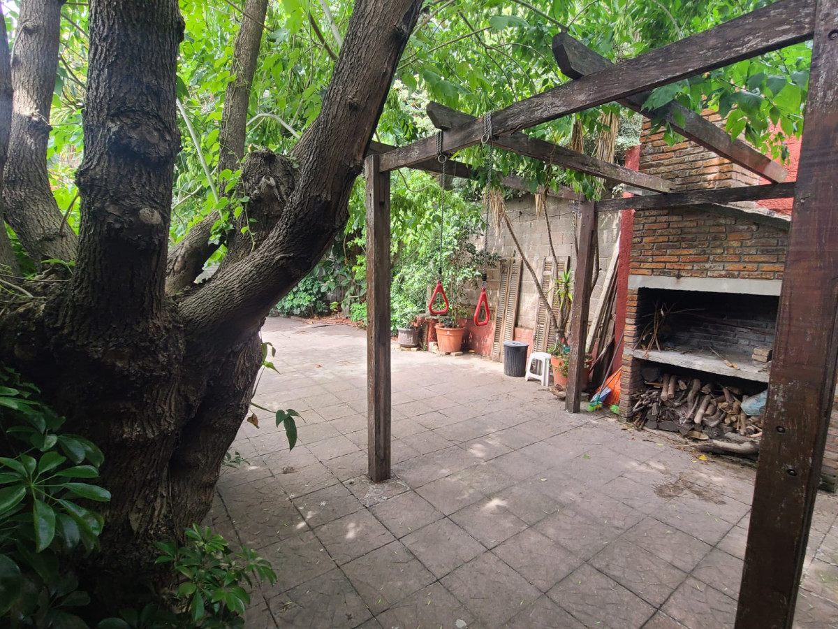 Casa ID.5004 - Venta Casa 5 Dormitorios La Blanqueada con Garaje y Patio