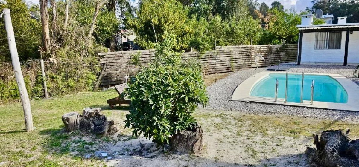 Casa ID.3664 - Venta Terreno con 2 Casas La Floresta con Barbacoa y Piscina 