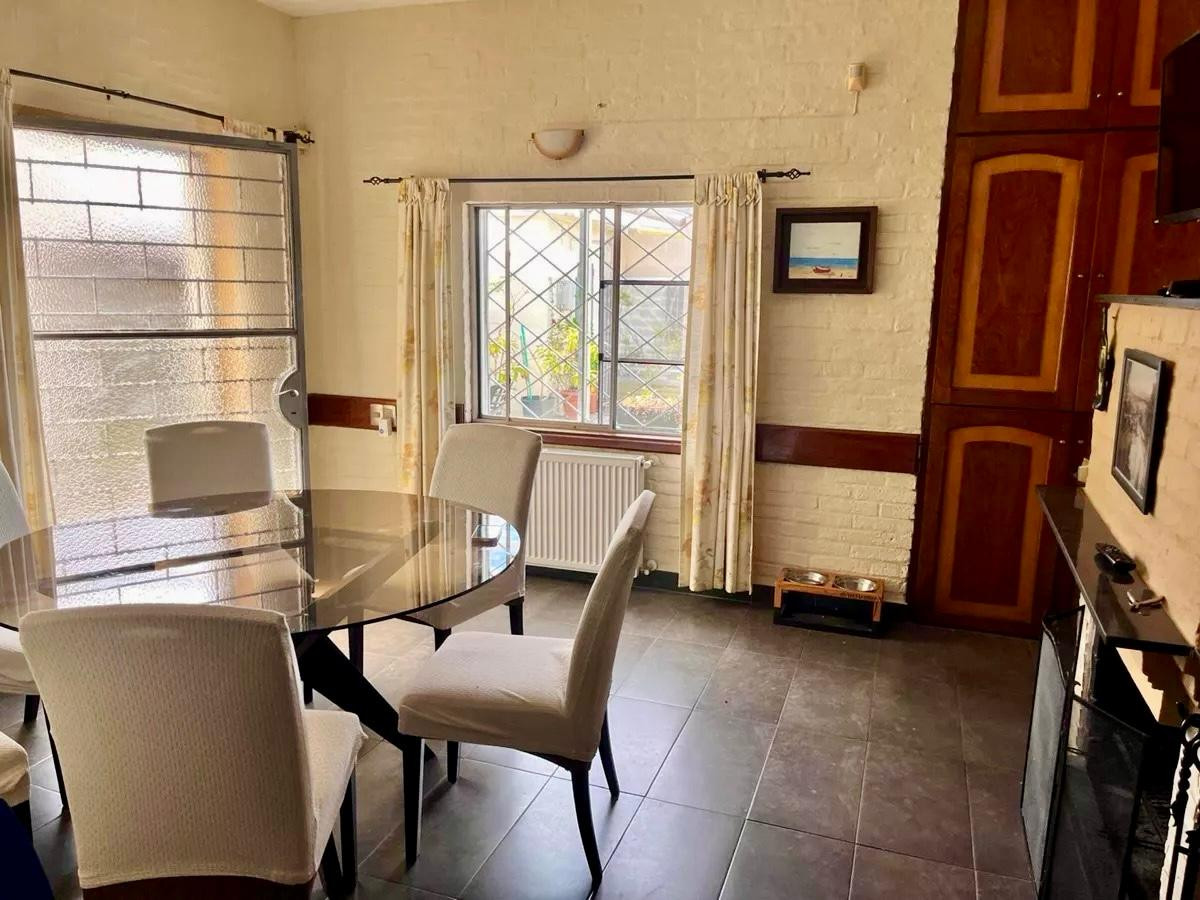 Casa ID.4588 - Venta Casa 5 Dormitorios Malvin con Piscina Barbacoa y Garaje