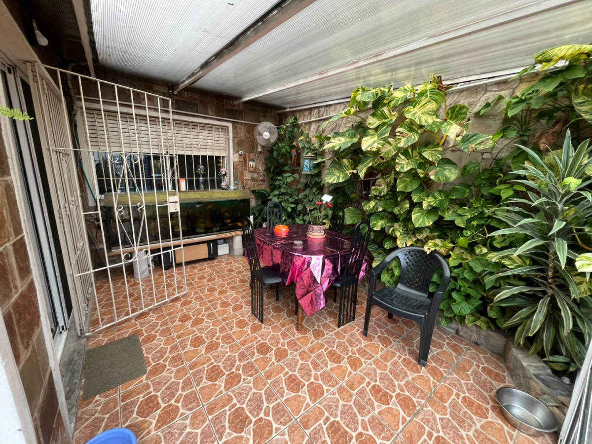 Casa ID.6657 - Venta Casa 4 Dormitorios La Blanqueada con patio y cochera