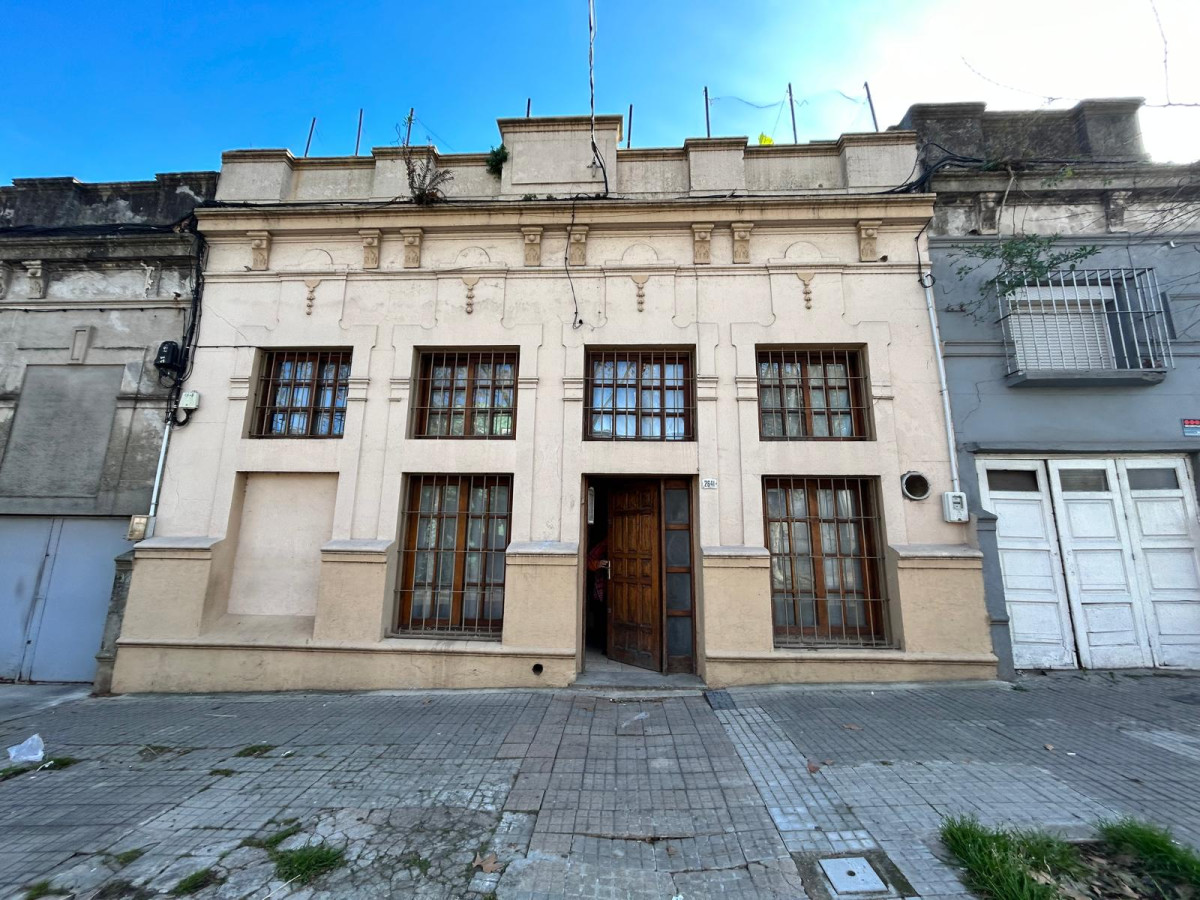 Casa ID.3528 - Venta Casa con Renta Inversión 6 Dormitorios Goes con Patio