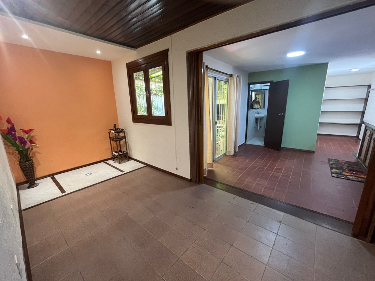 Casa ID.6096 - Alquiler Casa 2 Dormitorios Buceo con patio 